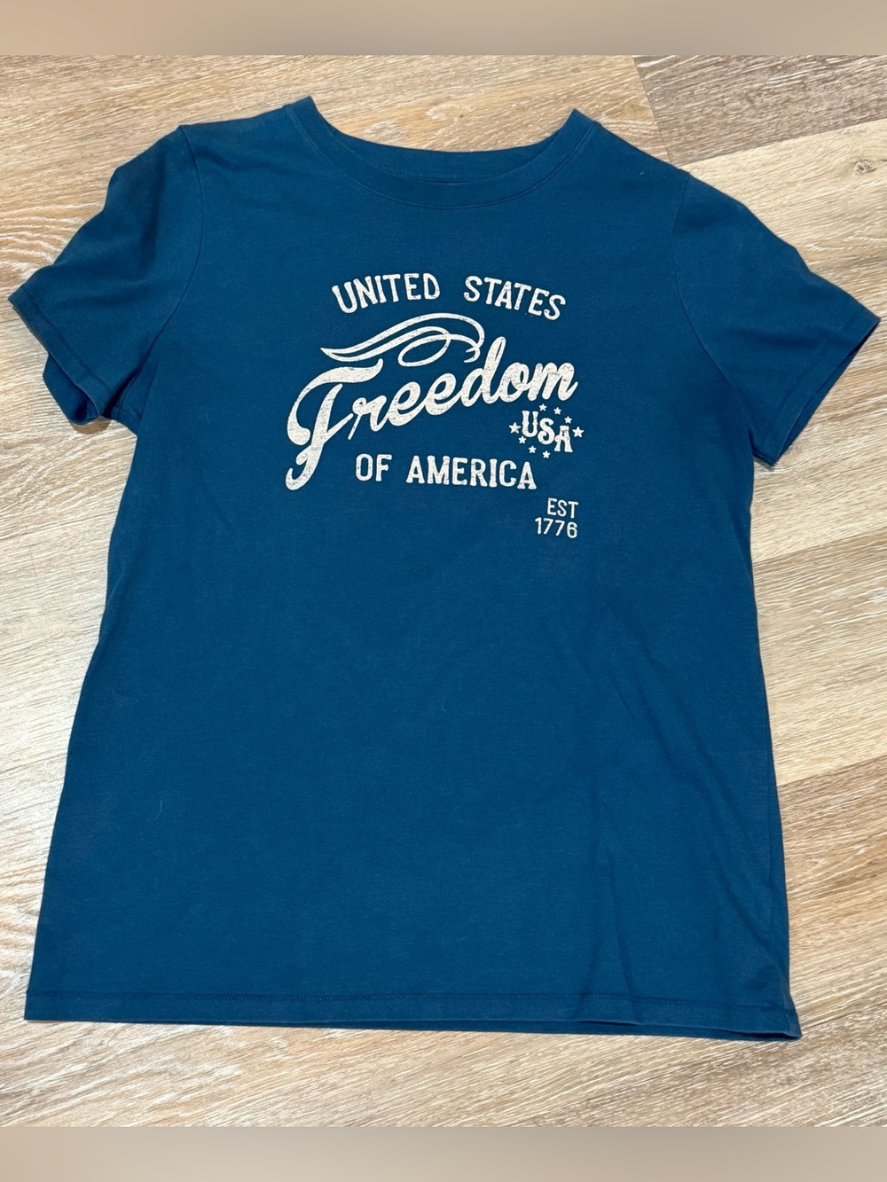 Sonoma Blue Freedom Graphic T-Shirt. Size Medium.